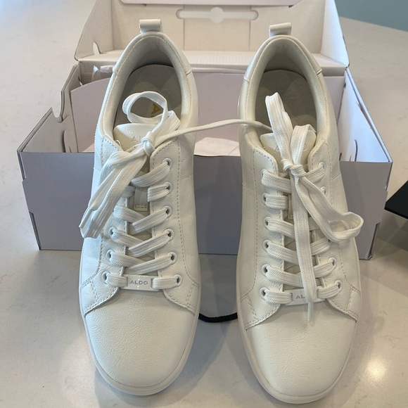 NWT Women’s Aldo Meadow Synthetic White Sneakers - Picture 1 of 3